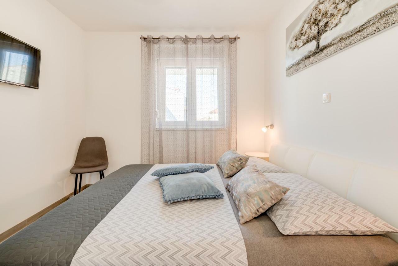 Ferienwohnung La Vie Est Belle Trogir Exterior foto